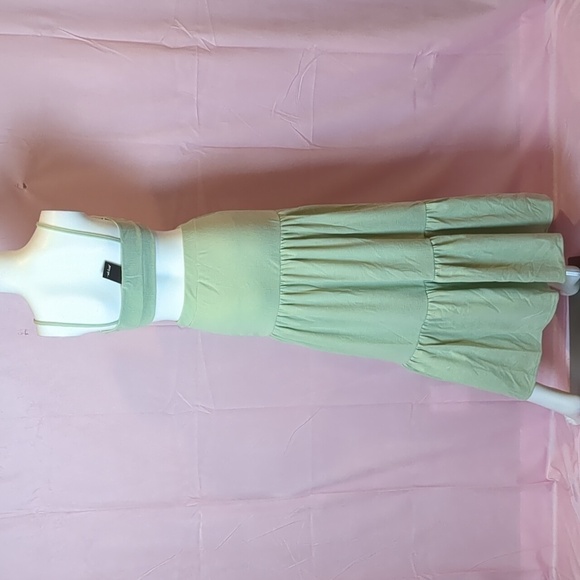 Nasty Gal Textured Crop Top and Tiered Maxi Skirt Co Ord Set in Sage Green 4 - Picture 3 of 6